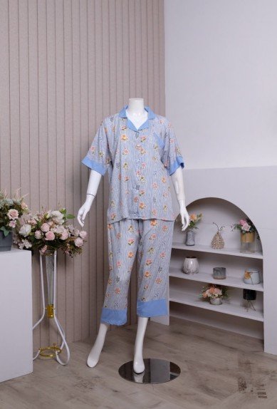 Zoraya Zareen Set Jumbo Setelan Wanita Piyama Celana Panjang OneSet Tangan Pendek Pajamas Terbaru Kekinian Baju Kancing Zoraya Zareen Set Jumbo Setelan Wanita Piyama Celana Panjang OneSet Tangan Pendek Pajamas Terbaru Kekinian Baju Kancing