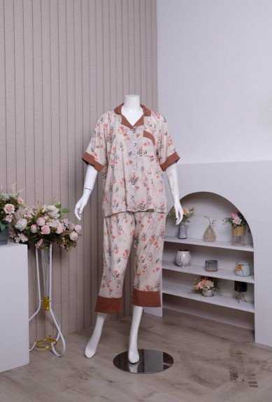 Zoraya Zareen Set Jumbo Setelan Wanita Piyama Celana Panjang OneSet Tangan Pendek Pajamas Terbaru Kekinian Baju Kancing Zoraya Zareen Set Jumbo Setelan Wanita Piyama Celana Panjang OneSet Tangan Pendek Pajamas Terbaru Kekinian Baju Kancing